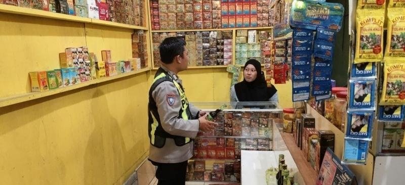 Getol Anggota Prekat Polsek Banyusari Gelar Razia Miras Demi Ciptakan Situasi Kamtibmas Kondusif