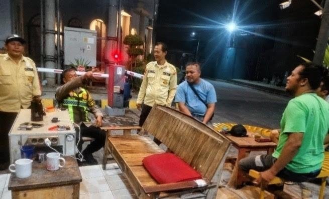 ?Personel Polsek Klari Patroli Malam, Sapa Warga Perumahan Kartika Cluster Kabandungan?