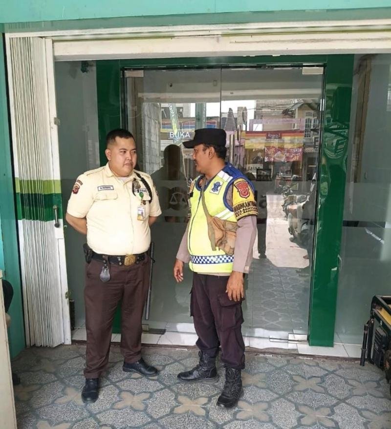 Gencar Kunjungi Pegadaian Gempol Patroli Prekat Polsek Banyusari di Siang Hari