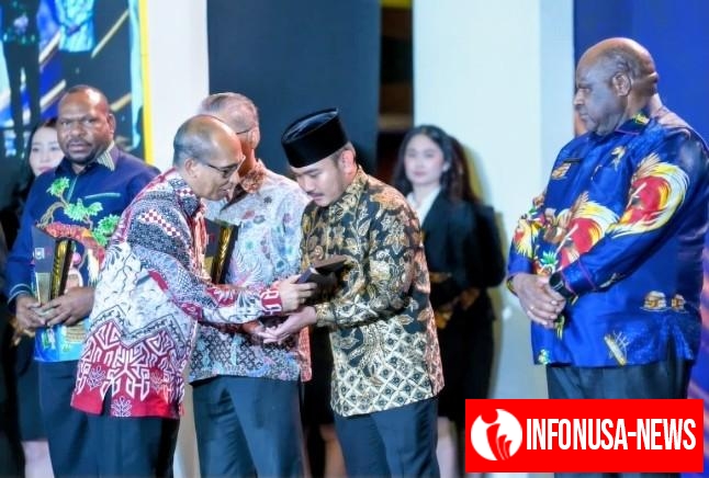APRESIASI KINERJA PEMERINTAH DAERAH : Bupati Bekasi Ade Kuswara Kunang Terima Penghargaan Apresiasi Kinerja Pemerintah Daerah dari Kemendagri untuk Kategori Akselerasi Pengentasan Kemiskinan