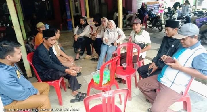 Wujud Kepedulian Sosial, PSM se-Kecamatan Jatisari Melayat ke Rumah Duka Keluarga Anggota di Desa Barugbug

 