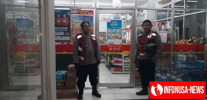 Upaya Kanit Sabhara Polsek Batujaya bersama Anggotanya melaksanakan Patroli Prekat serta kontrol Keamanan Minimarket dimalam hari