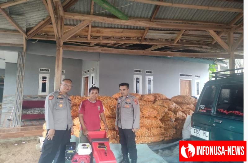 Kapolsek Pangkalan Serahkan Bantuan Mesin Pipil Jagung kepada Poktan Tani Mukti