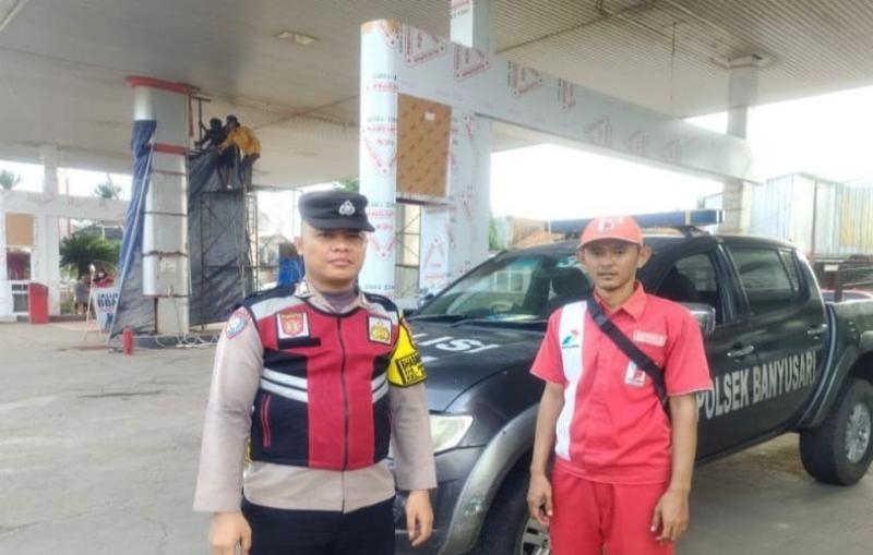 Brigadir Alpian Budi K Kunjungi SPBU, Prekat Polsek Banyusari Berikan Rasa Aman
