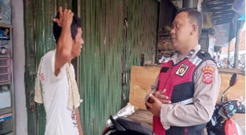 Upaya Anggota Personel Polsek Lemahabang Sosialisasikan Pelarangan Knalpot Tidak Sesuai Spesifikasi Teknis