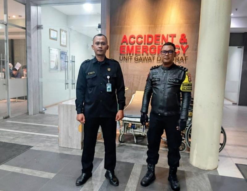 Polisi Laksanakan Patroli Dialogis, Rangkul Security RS Mandaya Guna Jaga Kondusifitas