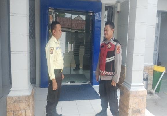 Upaya Rutin Kunjungi BRI Gempol Patroli Prekat Polsek Banyusari di Siang Hari