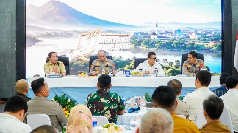 Kapolda Jabar Pimpin Rakor Kondusivitas Kawasan Industri di Karawang, Perkuat Sinergi Jaga Iklim Investasi Nasional