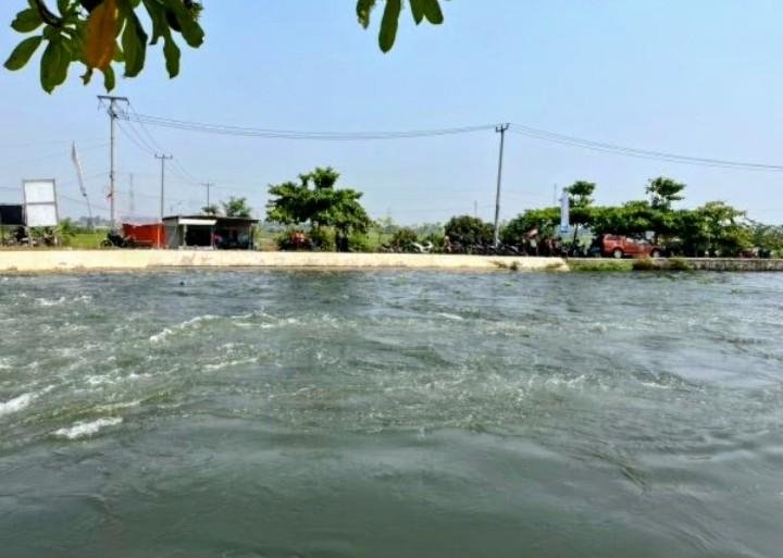 Suami Hilang Terseret Arus Usai Selamatkan Istri, Pengorbanan Ayen Mengundang Haru