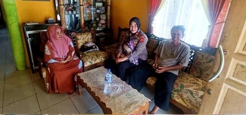 Panit Binmas Polsek Rengasdengklok, Laksanakan Kegiatan Cooling System Guna Sampaikan Pesan Kamtibmas