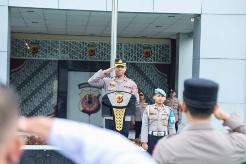 Arahan Kapolres Karawang Kepada Personil Saat Pelaksanaan Apel Pagi