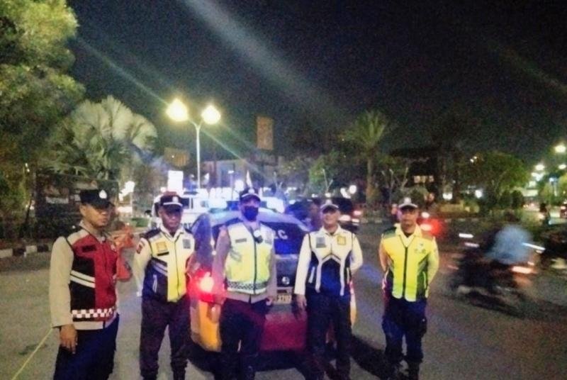 Kontrol Kamtibmas Wilayah Hukum, Polsek Telukjambe Laksanakan Patroli Prekat di Bundaran Mercure