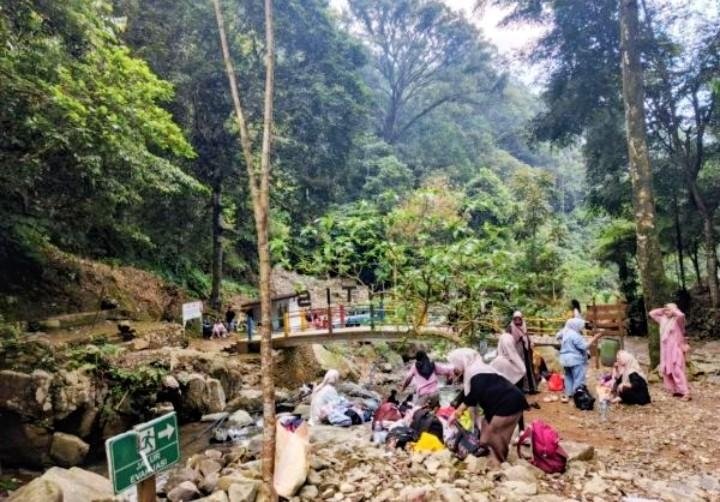 Jejak Nyai Gentis Sari di Balik Keindahan Curug Cigentis