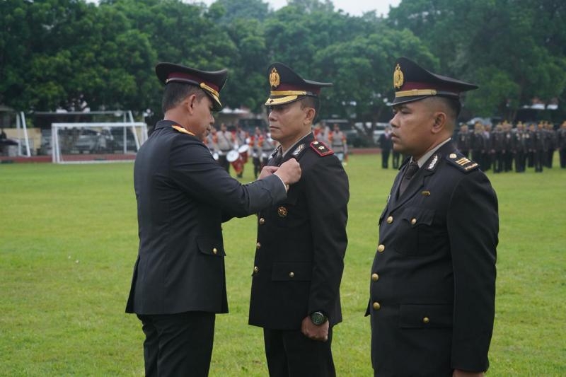 Wakapolda NTB Pimpin Upacara Anugerah Satya Lencana Pengabdian