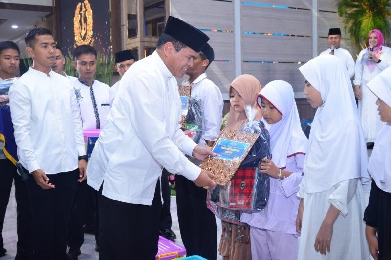 MENTERI ATR/BPN RI DAN KASAL HADIRI SANTUNAN ANAK YATIM DALAM PERINGATAN NUZULUL QUR’AN DI KORPS MARINIR