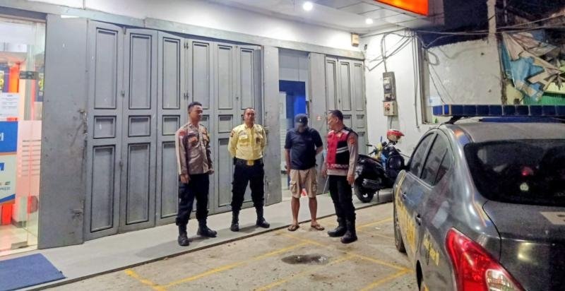 Patroli KRYD Malam, Personel Polsek Klari Menyisir Pertokoan