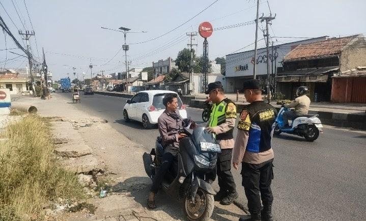 Personil Polsek Klari Berikan Teguran Serta Imbauan Secara humanis Ke Pengendara Pengguna Knalpot Brong