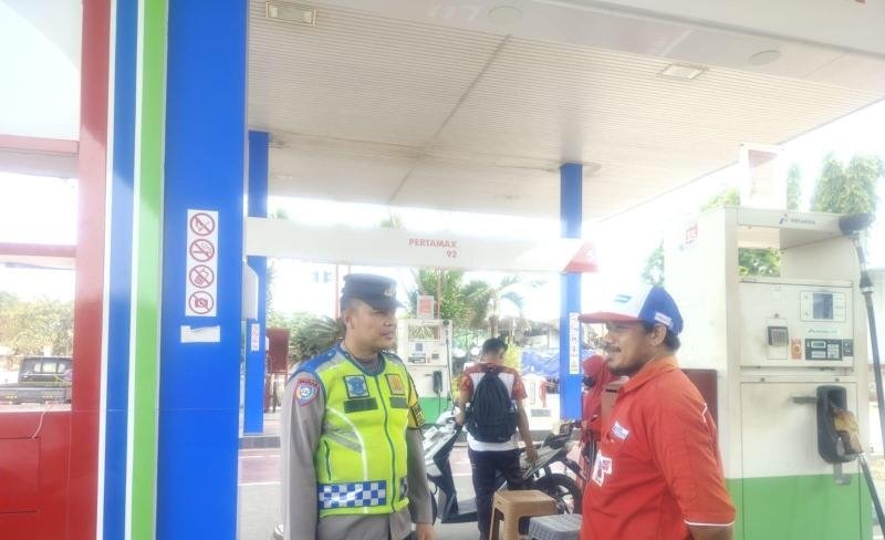 Gencar Kunjungi SPBU Gempol Patroli Prekat Polsek Banyusari di Siang Hari