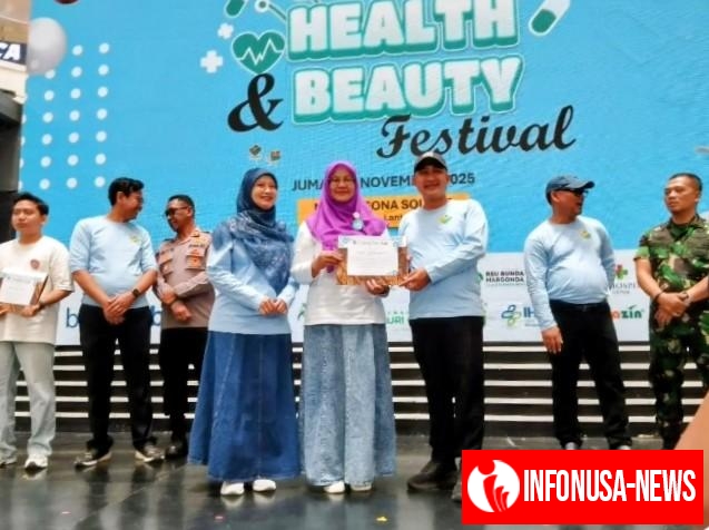 Penyerahan Penghargaan Kepada Kader Posyandu di Acara HKN ke-61 Tingkat Kota Depok Tahun 2025 di Pesona Square