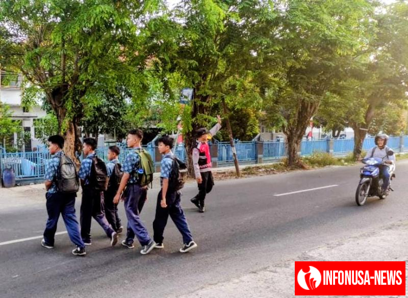 Antisipasi Kemacetan, Bhabinkamtibmas Polsek Telagasari Giatkan Gatur Pagi di Sekolah