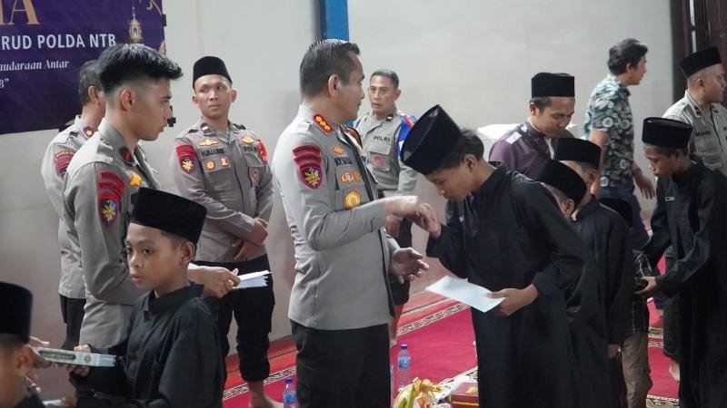 Buka Puasa Bersama Personel Ditpolairud Polda NTB dan Anak-anak Panti Asuhan