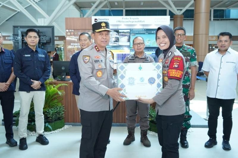 Jelang Lebaran, Kapolda NTB Bersama Forkopimda Tinjau Pergerakan Penumpang di Bandara Internasional ZAM