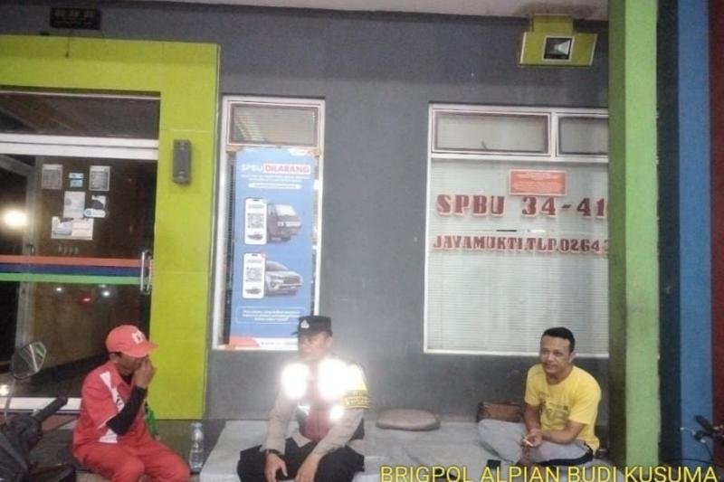 Kunjungi SPBU Gempol Patroli Prekat Polsek Banyusari di Malam Hari