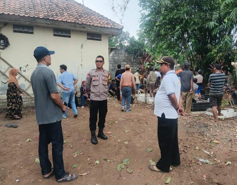 Bhabinkamtibmas Polsek Telukjambe Edukasi Bahaya TPPO, Ajak Masyarakat untuk Waspada dan Peduli