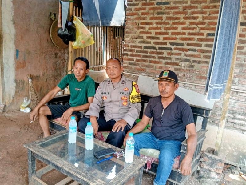 Bhabinkamtibmas Polsek Telagasari Sambangi Warga Untuk Sampaikan Himbauan TPPO