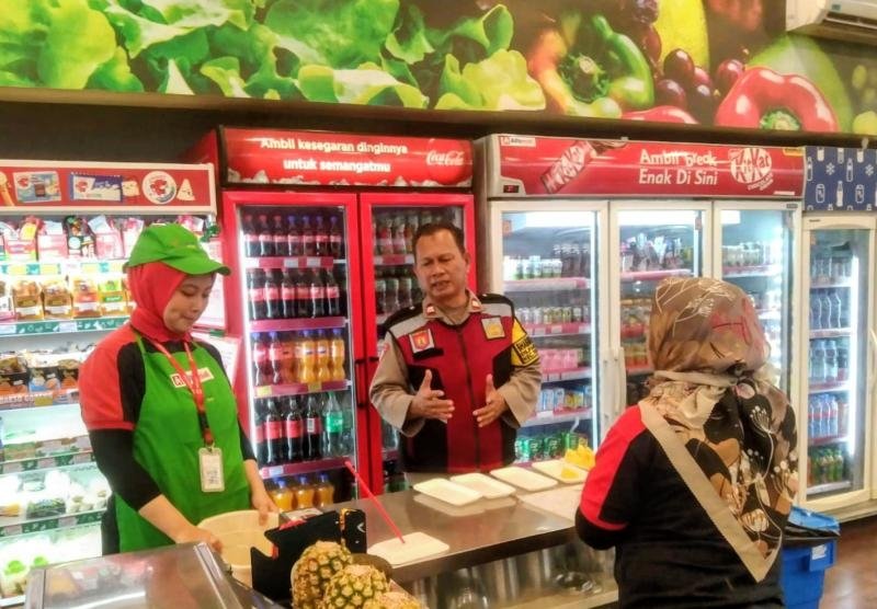 Personil Polsek Telagasari Laksanakan Patroli Rutin di Sekitar Pertokoan dan Objek Vital, Cegah Gangguan Kamtibmas
