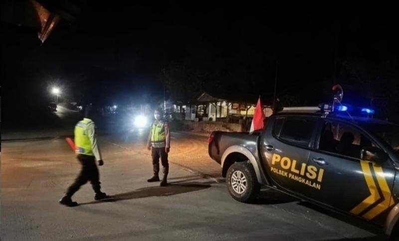 Laksanakan Patroli Prekat, Polisi di Pangkalan Sambangi Security PT. Juishin untuk Jaga Keamanan di Area Pabrik