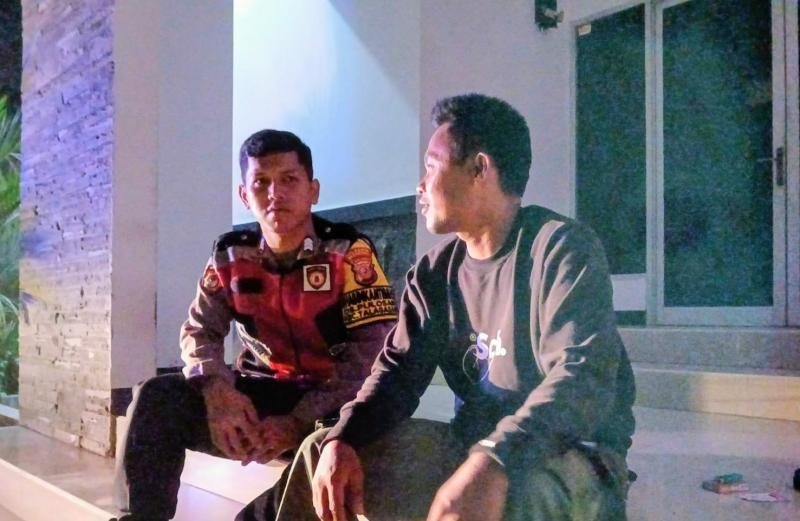Bhabinkamtibmas Polsek Telagasari Gencar Lakukan Siskamling Antisipasi C3 di Malam Hari