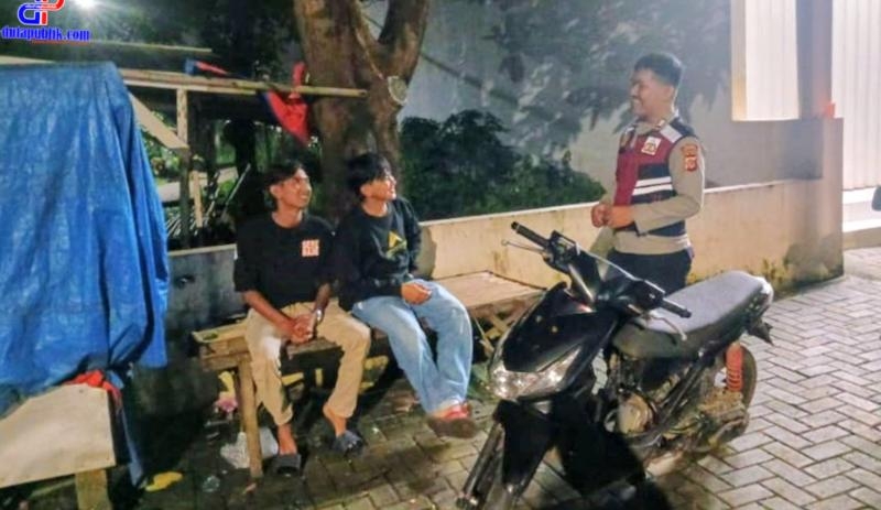 Upaya Brigpol Jerico Polsek Lemahabang Imbau Remaja Hindari Peredaran Dan Penyalahgunaan Obat Terlarang di Wilkum