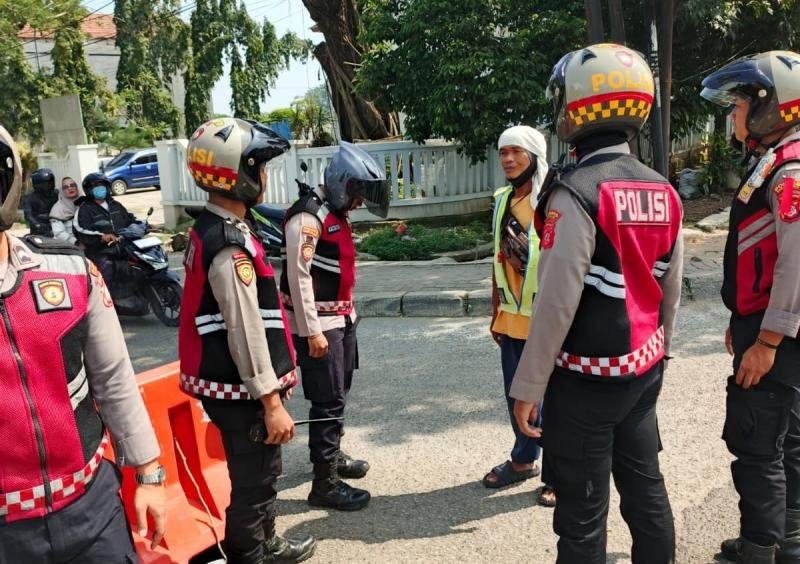 Antisipadi Penumpukan Arus Mudik Personel Sat Samapta Dikerahkan untuk Urai Lalin di Simpang Tanjungpura