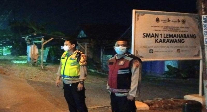 Anggota Personel Polsek Lemahabang Laksanakan Patroli Kring Serse Malam