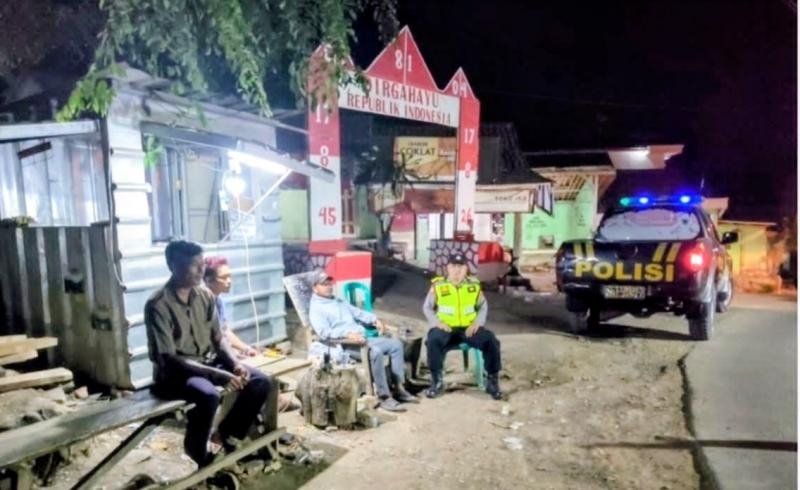 Polsek Pangkalan Laksanakan Patroli Dialogis, Monitoring Kondusifitas Malam di Pemukiman Penduduk
