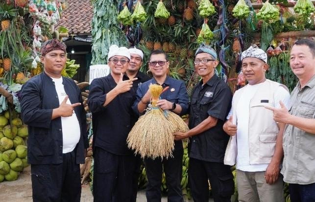 Hasil Bumi Curugrendeng Dibagi untuk Sesama, Kang Akur Apresiasi Tradisi Gotong Royong Warga