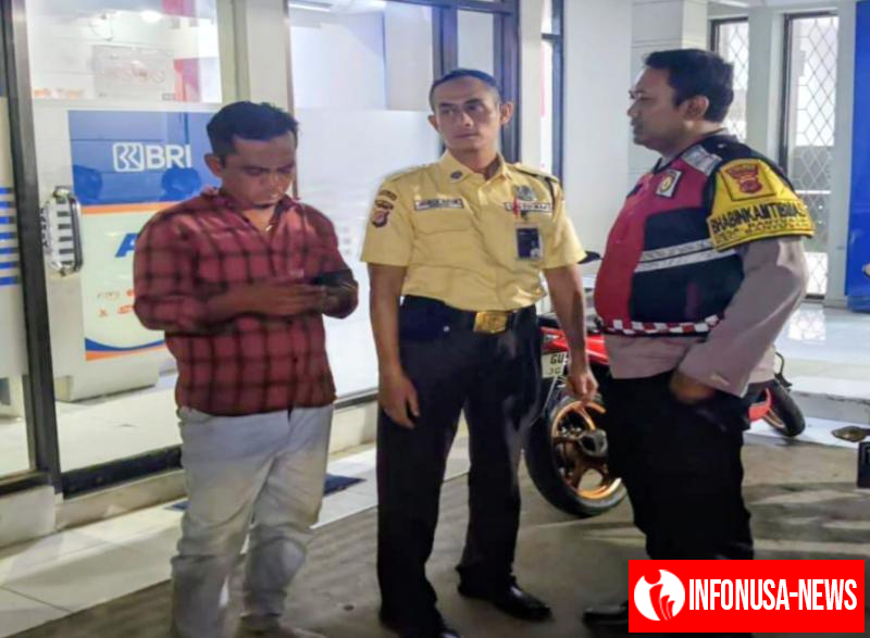 Anggota Polisi Polsek Banyusari Kunjungi Bank BRI Gempol Patroli Prekat di Malam Hari