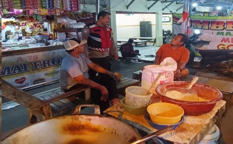 Aipda Abdul Bhabinkamtibmas Ikut Serta Dalam Giat Ronda Bersama Warga