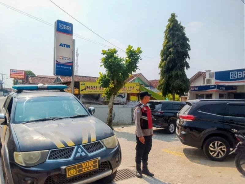 Polsek Pangkalan Satroni Lokasi Cabang Unit Perbankan saat Laksanakan Patroli Wilayah
