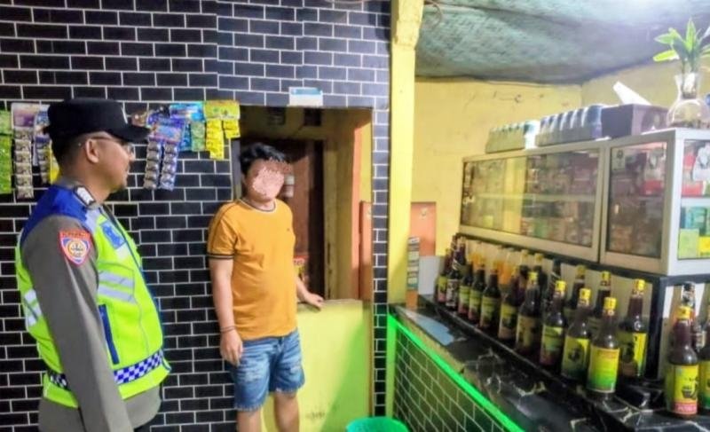 Polsek Pangkalan Laksanakan Operasi Cipkon Pekat, Cegah Miras Ilegal Dikonsumsi Masyarakat