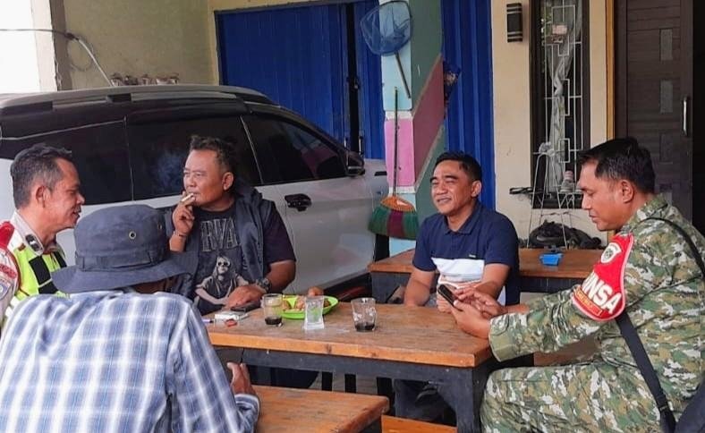 Sinergi Bhabinkamtibmas Dan Babinsa Sambangi Warga Masyarakat Berikan Himbauan Kamtibmas 