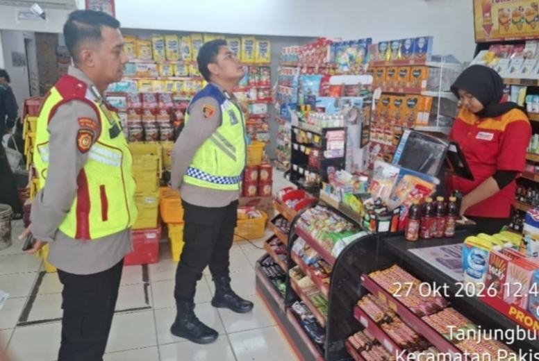 Sambangi Kasir Alfamart Bhabinkamtibmas Polsek Pakisjaya Berikan Himbauan Kamtibmas