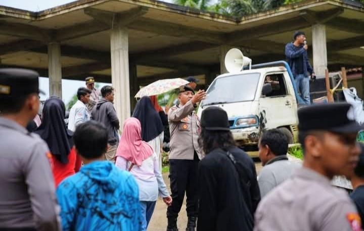 Suara Warga Didengar, Dua Perangkat Desa Bungur Raya Diberhentikan
