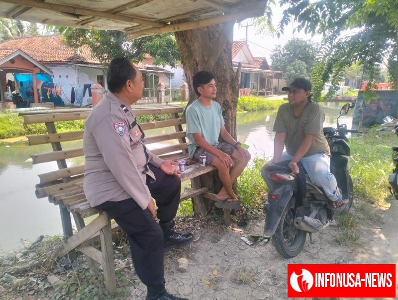 Giat Door To Door Anggota Polsek Pakisjaya Sambangi Warga Masyarakat Desa Binaan