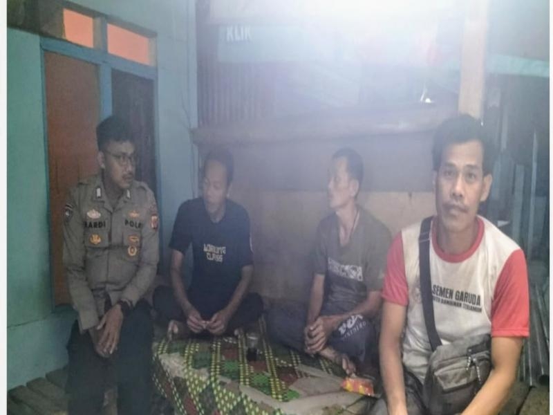 Bhabinkamtibmas Polsek Pangkalan Ngawangkong Bareng Warga Guna Menjaga Keakraban