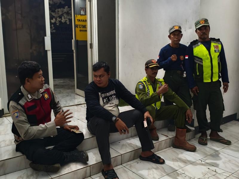 Bripka Sigit Anggota Polsek Batujaya ajak Masyarakat untuk Ciptakan Keamanan dan Ketertiban Masyarakat