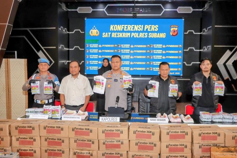POLRES SUBANG UNGKAP KASUS PRODUKSI DAN PEREDARAN PESTISIDA PALSU