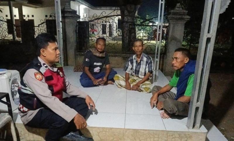 Gencarkan Giat Kondusifitas Lingkungan, Bhabinkamtibmas Polsek Telagasari Laksanakan Siskamling Antisipasi C3