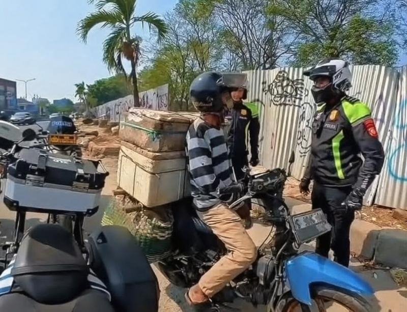 Satlantas Polresta Karawang Rutin Lakukan Patroli Simpatik, Imbau Pengendara Motor Patuhi Aturan Lalu Lintas